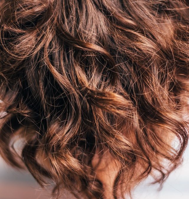 Aprenda a identificar a textura do seu cabelo e descubra como tratar seus fios