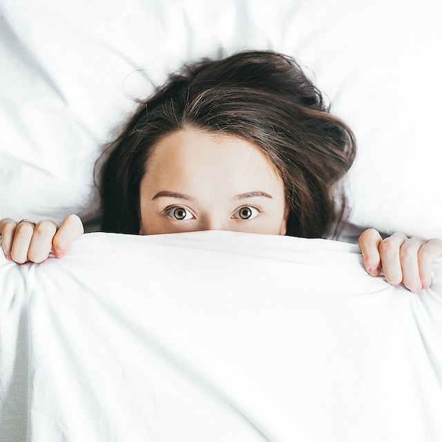 Dormir de cabelo preso faz mal: mito ou verdade?