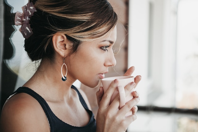 Cabelo e ciclo menstrual: entenda como os hormônios podem influenciar o aspecto dos fios